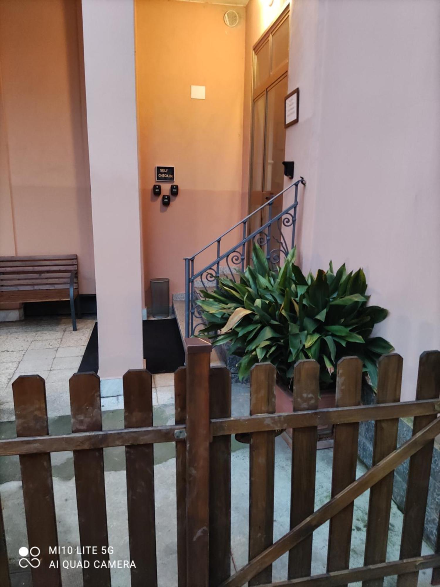 Hostal D'Annunzio House Cesano Boscone Exterior foto