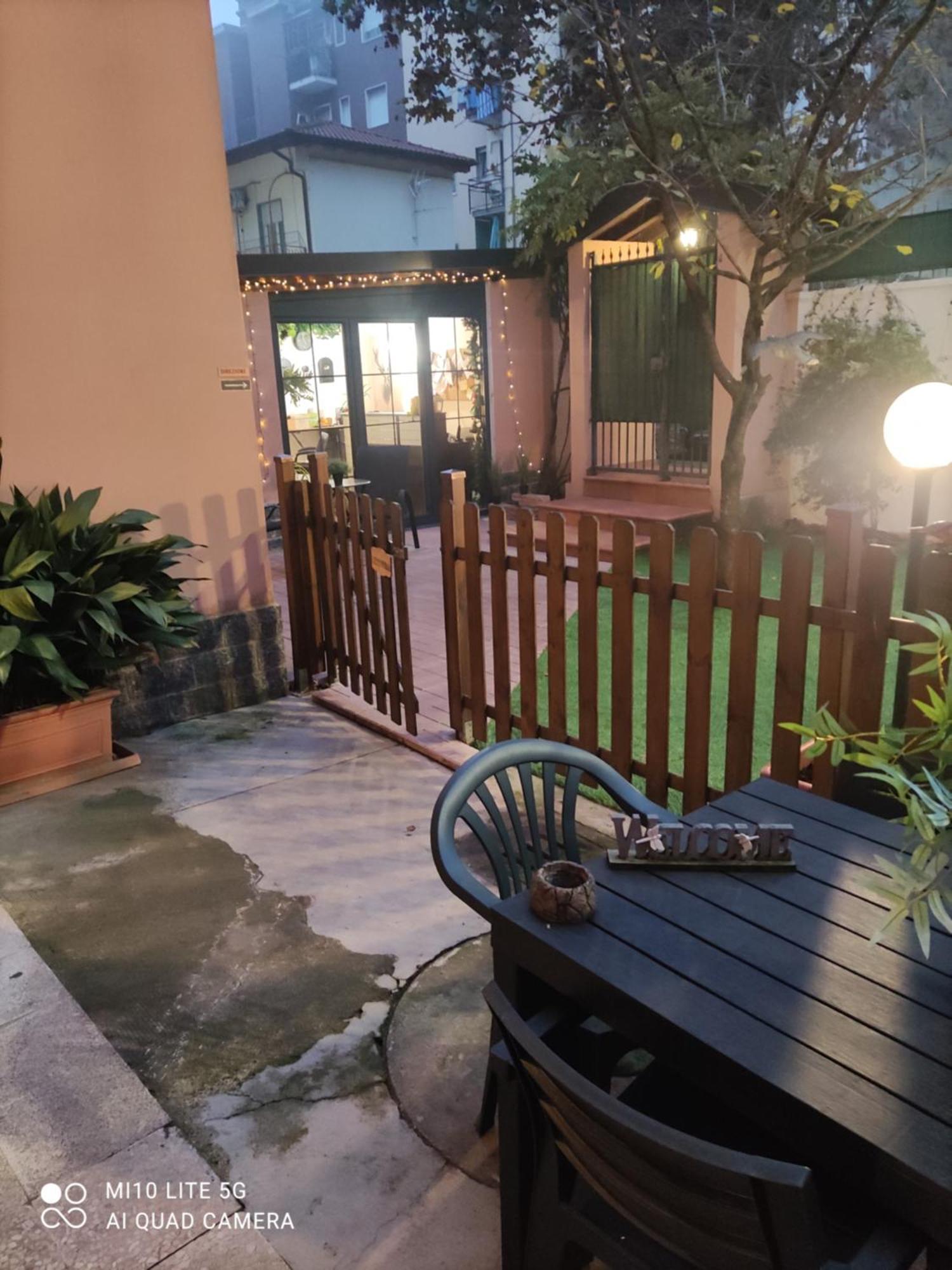 Hostal D'Annunzio House Cesano Boscone Exterior foto
